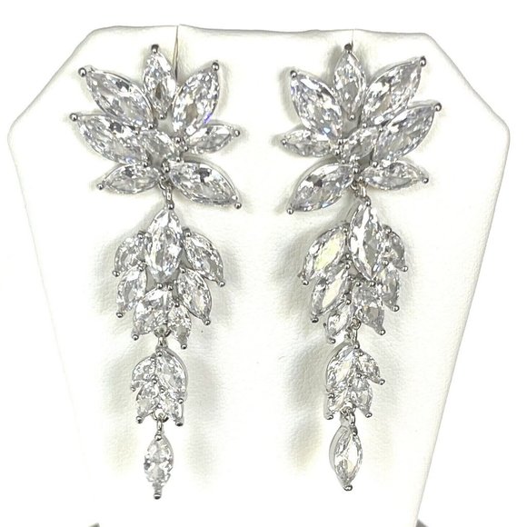 Elegant Silver Crystal Drop Earrings - Picture 1 of 4